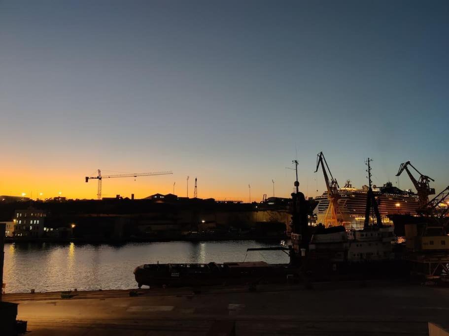 Crew 2 Savynomad Harbour Residences Wow Views Cospicua Exterior photo